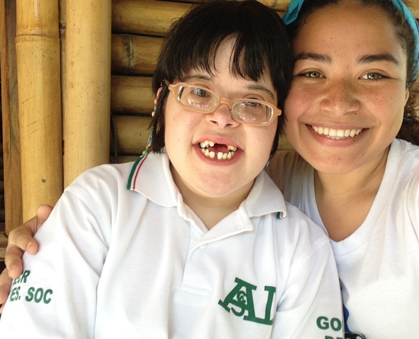 Junto a Luisa, una de las chicas del proyecto