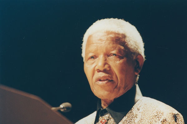 El primer presidente electo democráticamente de Sudáfrica, preso de conciencia por 27 años y abogado defensor de los derechos humanos.